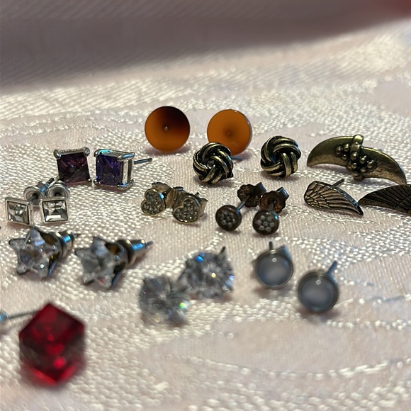 bundle lot 15 small stud/post earrings vintage and modern variety - Picture 5 of 6